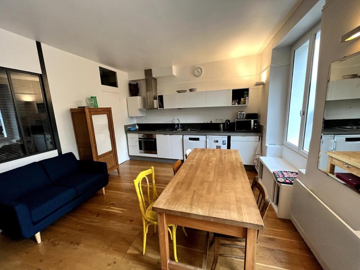 Atypical In Apartment Paris